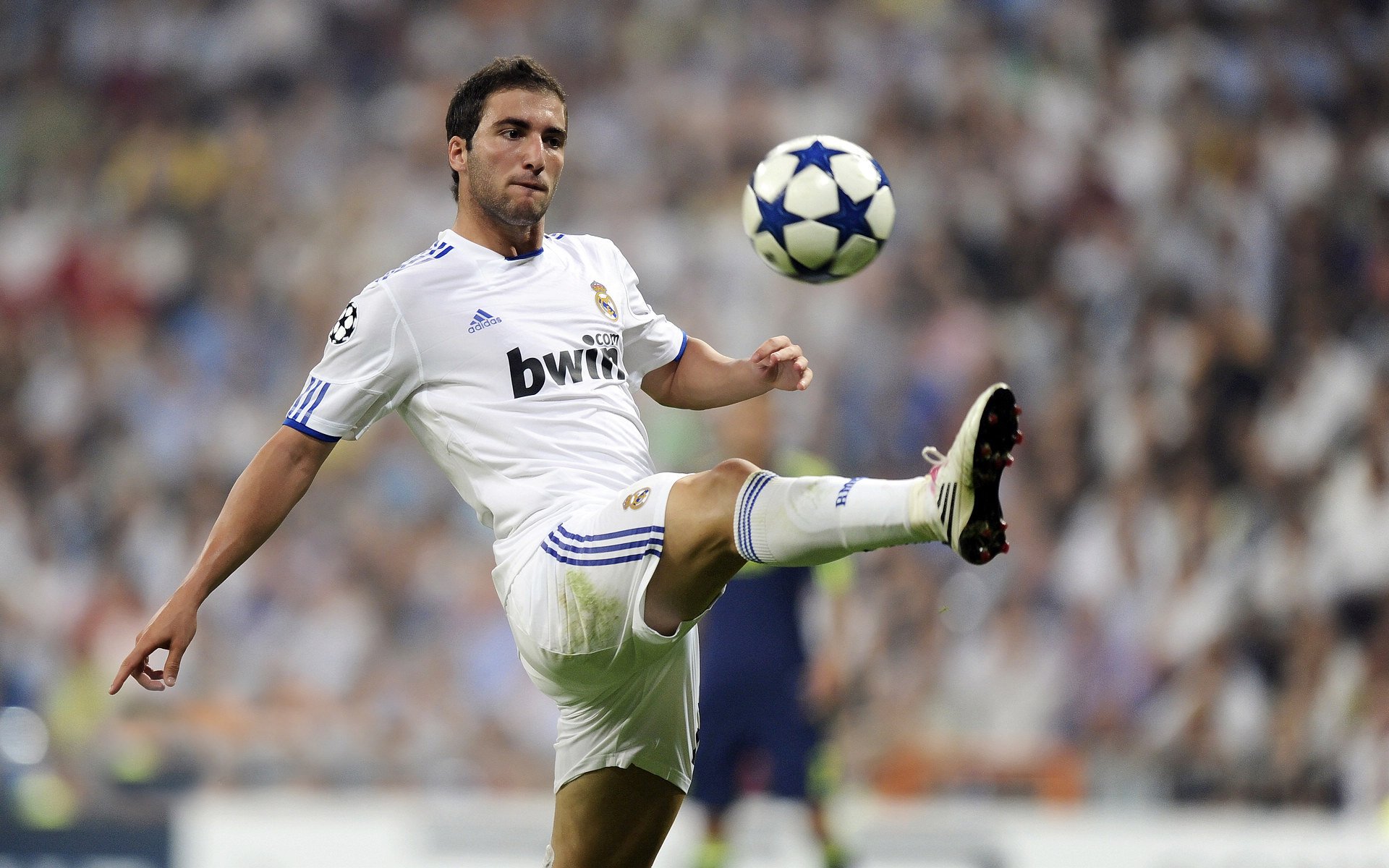 《电竞门票秒售空：粉丝热情空前高涨》，电竞购票