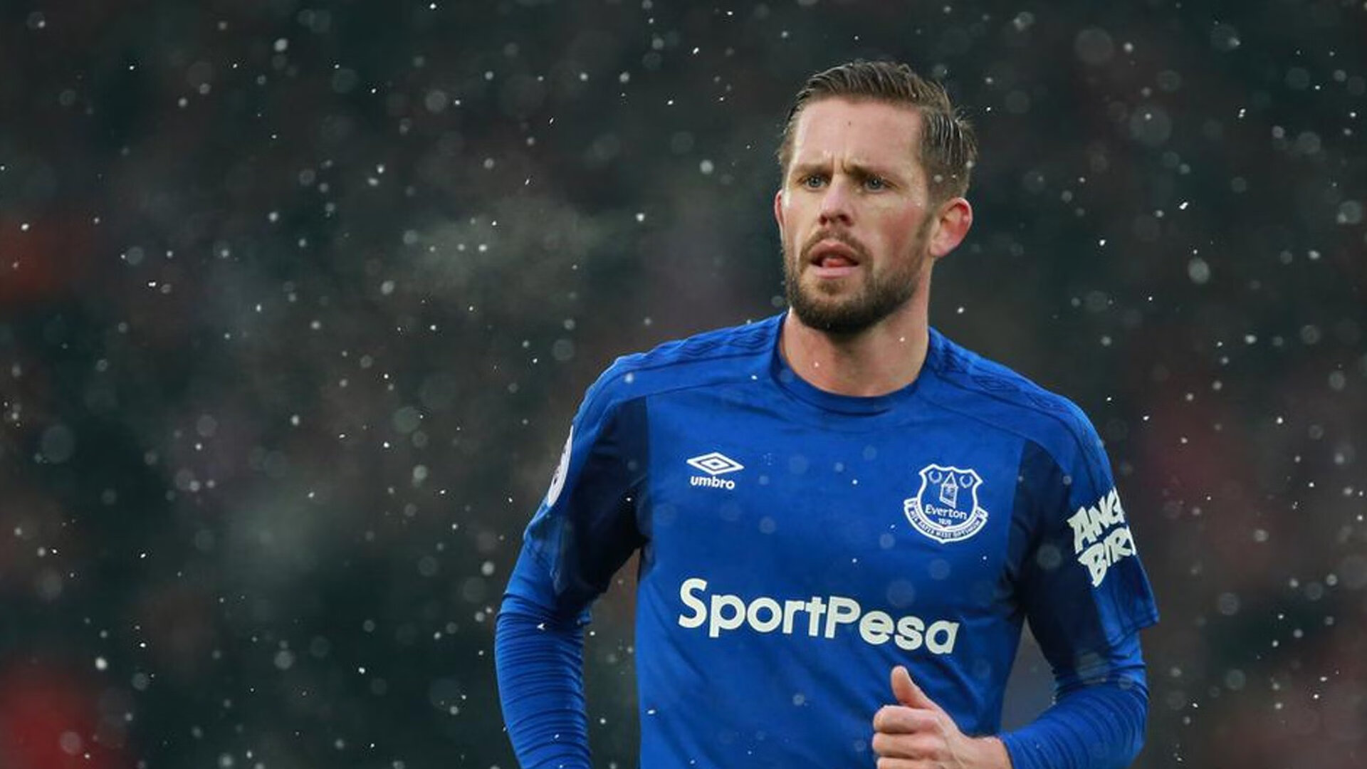 爱游戏在线登录-财务危机警示：哪些球队面临资金紧张？